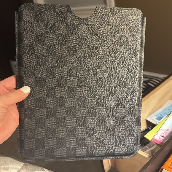 Louis Vuitton IPad case. - Picture 3 of 3